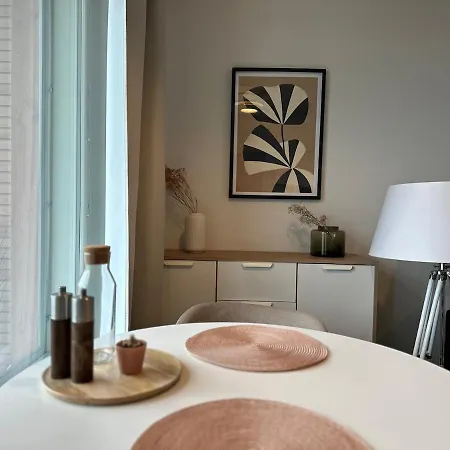 Penthouse With Private Sauna, Large Balcony, Ac 아파트